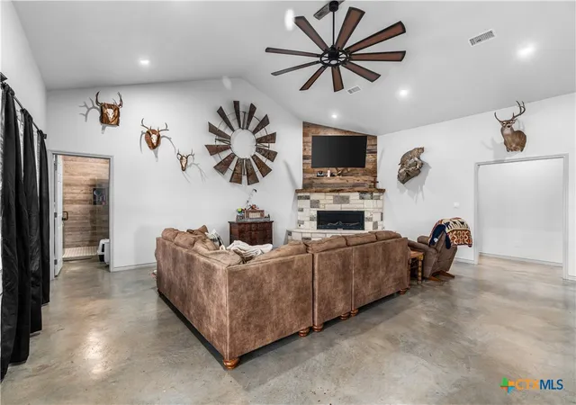 Photo 3 of Single family home for sale at 2919 County Rd 176, Gatesville, TX 76528 | MLS# 611901 | Listing updated on 2026-08-17