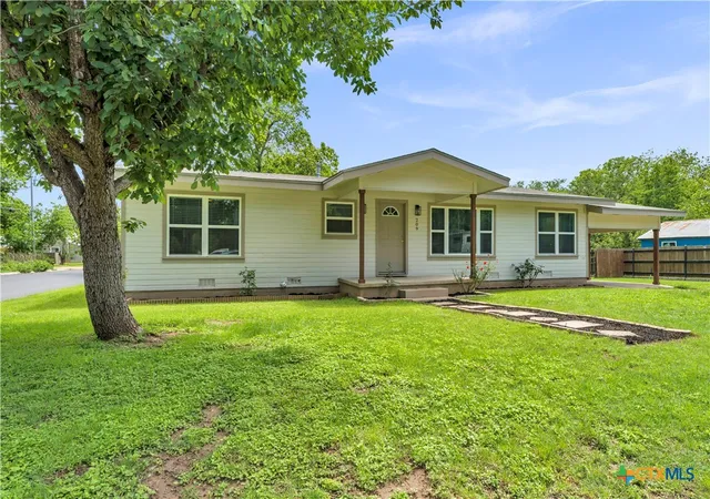 Photo 2 of Single family home for sale at 209 E Live Oak St, Burnet, TX 78611 | MLS# 610923 | Listing updated on 2026-09-15