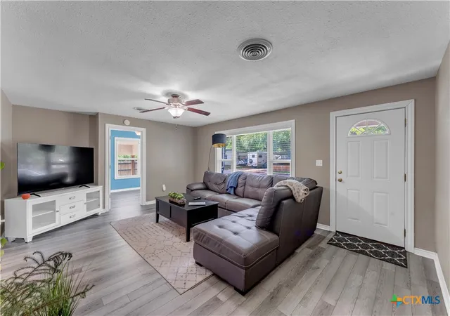 Photo 3 of Single family home for sale at 209 E Live Oak St, Burnet, TX 78611 | MLS# 610923 | Listing updated on 2026-09-15