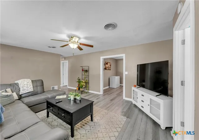 Photo 3 of Single family home for sale at 209 E Live Oak St, Burnet, TX 78611 | MLS# 610923 | Listing updated on 2026-09-15