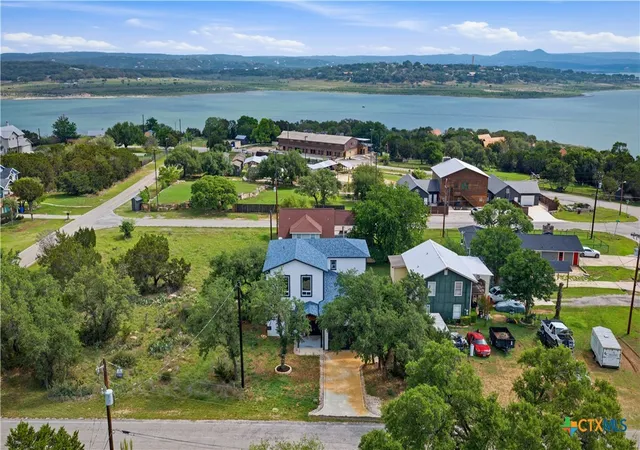 Photo 2 of Single family home for sale at 131 Friendlywood Dr, Canyon Lake, TX 78133 | MLS# 612254 | Listing updated on 2026-08-24