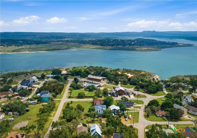 Photo 3 of Single family home for sale at 131 Friendlywood Dr, Canyon Lake, TX 78133 | MLS# 612254 | Listing updated on 2026-08-24