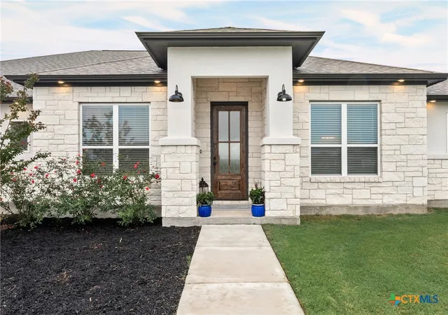Photo 2 of Single family home for sale at 979 Inka Rd, Salado, TX 76571 | MLS# 612448 | Listing updated on 2026-09-12