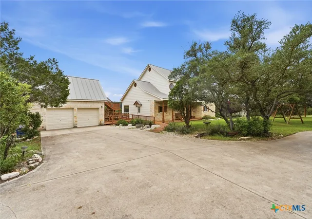 Photo 2 of Sale Pending at 2522 Summit Dr, New Braunfels, TX 78132 | MLS# 612580 | Listing updated on 2026-08-06