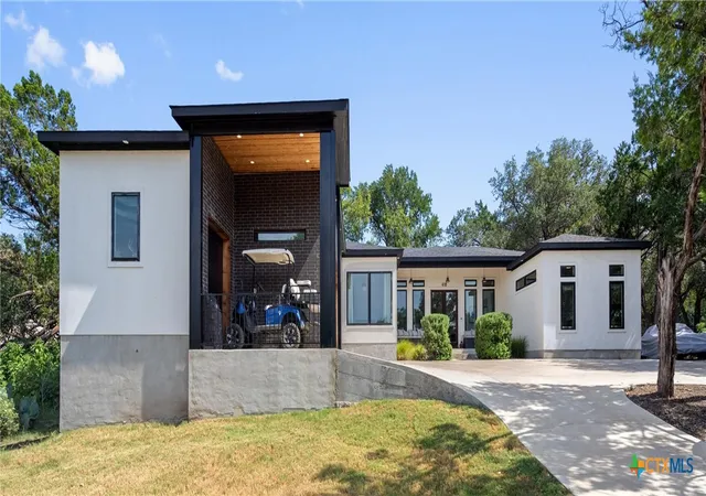 Photo 1 of Single family home for sale at 418 S Venture Blvd, Lago Vista, TX 78645 | MLS# 612758 | Listing updated on 2026-09-15