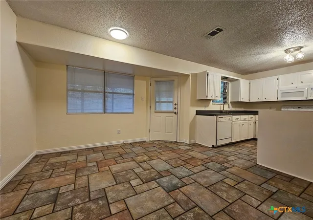 Photo 3 of Single family home for sale at 2910 Transit Dr, Killeen, TX 76543 | MLS# 612772 | Listing updated on 2026-08-06