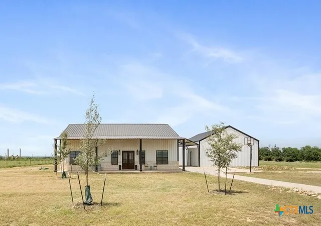 Photo 1 of Single family home for sale at 1490 Dos Hermanas Rd, Salado, TX 76571 | MLS# 613008 | Listing updated on 2026-08-17