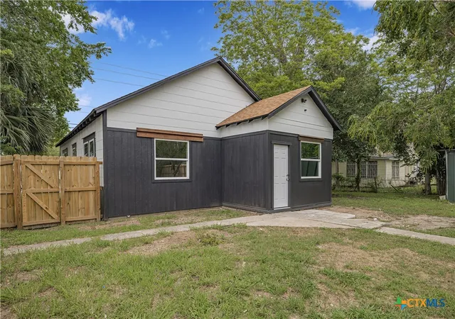 Photo 18 of Single family home for sale at 814 S Laurent St, Victoria, TX 77901 | MLS# 612959 | Listing updated on 2026-09-12