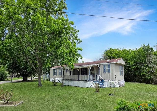 Photo 2 of Sale Pending at 603 E George St, Port Lavaca, TX 77979 | MLS# 612869 | Listing updated on 2026-08-03
