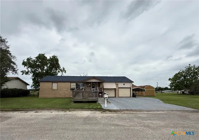 Photo 2 of Single family home for sale at 105 Sanders St, Palacios, TX 77465 | MLS# 611662 | Listing updated on 2026-09-09