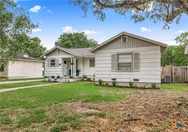 Photo 2 of Single family home for sale at 2306 Mac Arthur St, Victoria, TX 77901 | MLS# 613473 | Listing updated on 2026-09-05