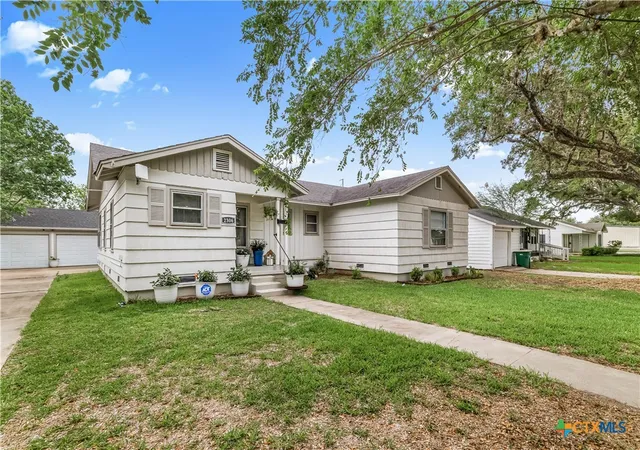 Photo 3 of Single family home for sale at 2306 Mac Arthur St, Victoria, TX 77901 | MLS# 613473 | Listing updated on 2026-09-05