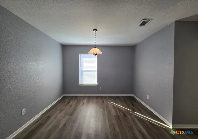 Listing Photo 5 - Condo for sale in building located at 1604 Dugger Cir, Killeen, TX 76543
