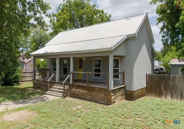 Photo 3 of Single family home for sale at 607 S Main St, Lampasas, TX 76550 | MLS# 613670 | Listing updated on 2026-09-06
