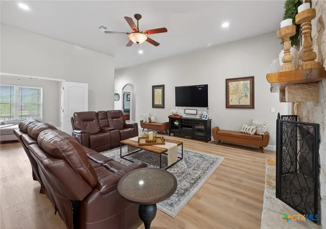 Photo 4 of Sale Pending at 659 Winding View, New Braunfels, TX 78132 | MLS# 613548 | Listing updated on 2026-10-05