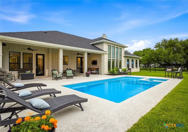 Photo 4 of Single family home for sale at 131 Wright Crk, Victoria, TX 77905 | MLS# 613744 | Listing updated on 2026-09-12