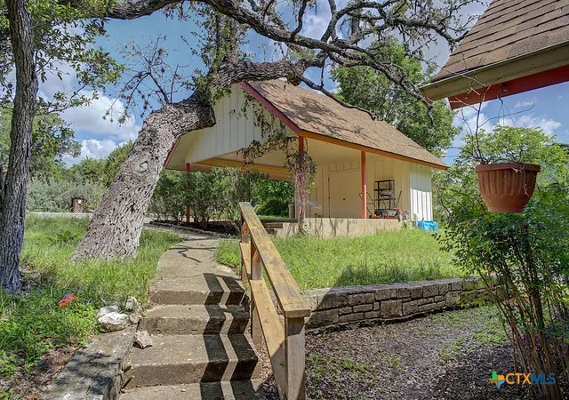 Photo 2 of Single family home for sale at 25 Shady Grv Ln, Wimberley, TX 78676 | MLS# 613555 | Listing updated on 2026-09-14