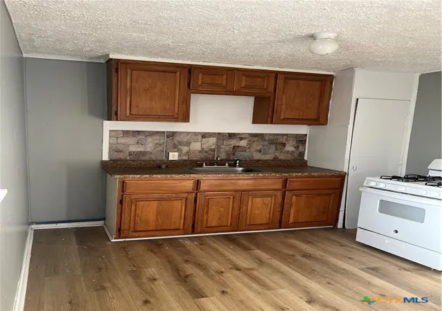 Listing Photo 5 - Condo for sale in building located at 503 Wolf St, Killeen, TX 76541