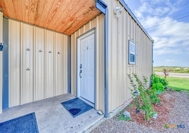 Photo 3 of Single family home for sale at 1233 N Ocean Dr, Port Lavaca, TX 77979 | MLS# 613850 | Listing updated on 2026-10-01