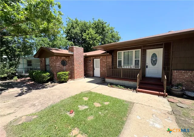 Photo 3 of Single family home for sale at 1009 S 3rd Street, Copperas Cove, TX 76522 | MLS# 613475 | Listing updated on 2026-09-16