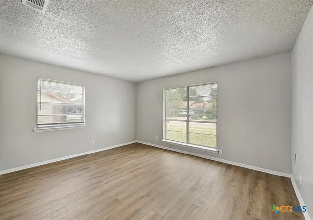 Photo 4 of Single family home for sale at 1400 Hammond Dr, Killeen, TX 76543 | MLS# 613194 | Listing updated on 2026-09-11