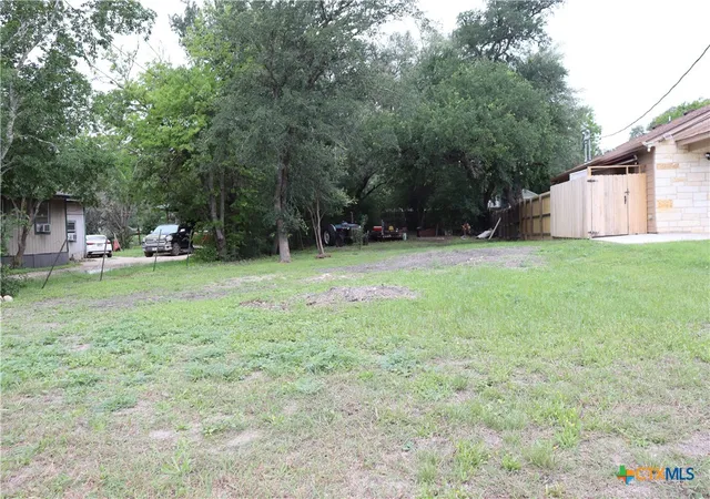 Photo 3 of Sale Pending at 821 N Commerce St, Lockhart, TX 78644 | MLS# 614126 | Listing updated on 2026-08-20