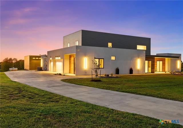 Photo 3 of Single family home for sale at 356 Bold Springs Ct, West, TX 76691 | MLS# 613610 | Listing updated on 2026-09-10