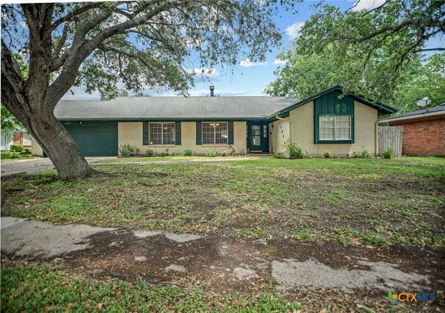 Photo 1 of Single family home for sale at 1706 College Dr, Victoria, TX 77901 | MLS# 614146 | Listing updated on 2026-08-28