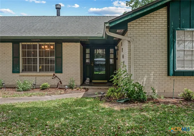 Photo 2 of Single family home for sale at 1706 College Dr, Victoria, TX 77901 | MLS# 614146 | Listing updated on 2026-08-28