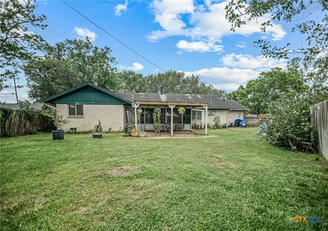 Photo 3 of Single family home for sale at 1706 College Dr, Victoria, TX 77901 | MLS# 614146 | Listing updated on 2026-08-28