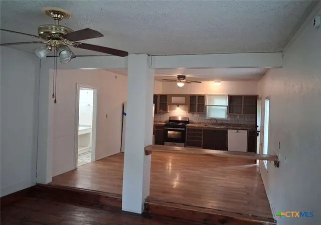 Photo 2 of Single family home for sale at 308 N Ridge St, Lampasas, TX 76550 | MLS# 614411 | Listing updated on 2026-09-03