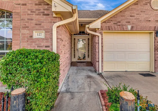 Photo 3 of Single family home for sale at 127 Tradewind Dr, Victoria, TX 77904 | MLS# 612956 | Listing updated on 2026-08-31