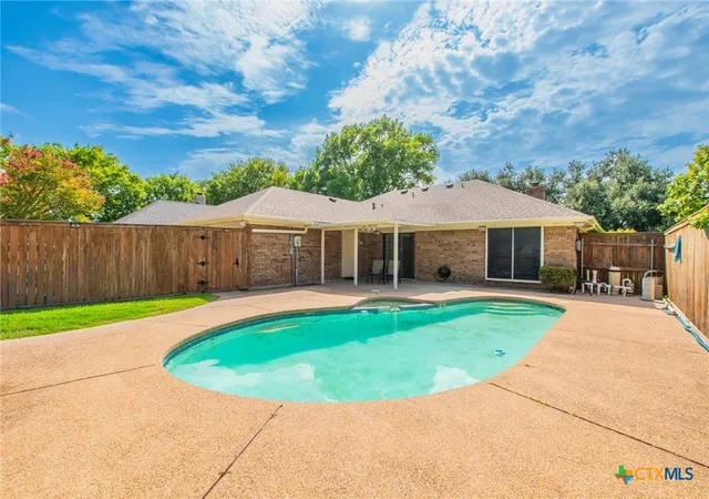 Photo 2 of Single family home for sale at 4501 Stagecoach Trl, Temple, TX 76502 | MLS# 610463 | Listing updated on 2026-09-30