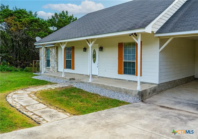 Photo 3 of Single family home for sale at 1140 Blueridge Dr, Canyon Lake, TX 78133 | MLS# 614614 | Listing updated on 2026-09-09