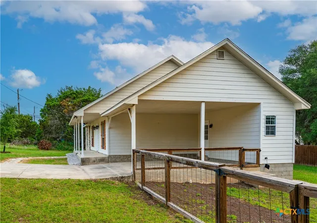 Photo 4 of Single family home for sale at 1140 Blueridge Dr, Canyon Lake, TX 78133 | MLS# 614614 | Listing updated on 2026-09-09