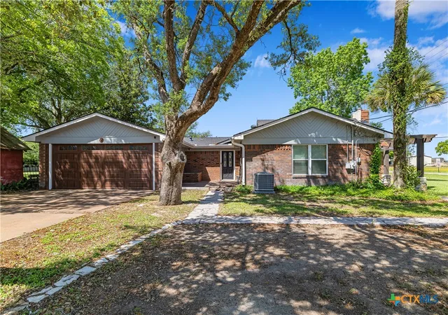 Photo 2 of Single family home for sale at 20 Hambleton Rd, Victoria, TX 77905 | MLS# 614653 | Listing updated on 2026-08-04