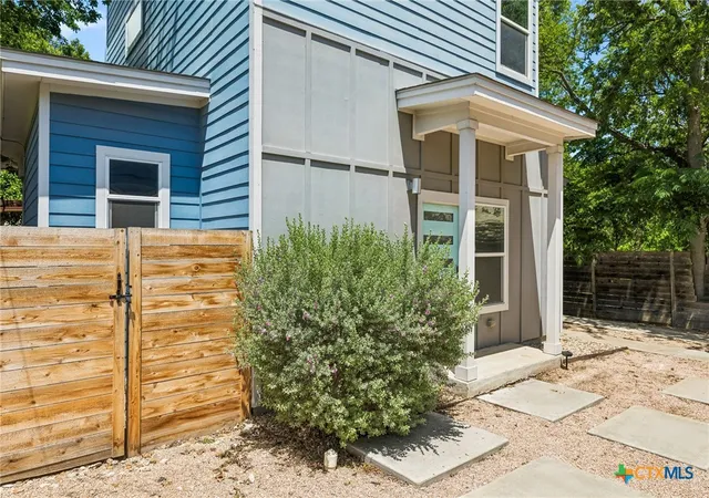Photo 3 of Condo for sale at 504 Blackson Ave #B, Austin, TX 78752 | MLS# 614682 | Listing updated on 2026-08-22