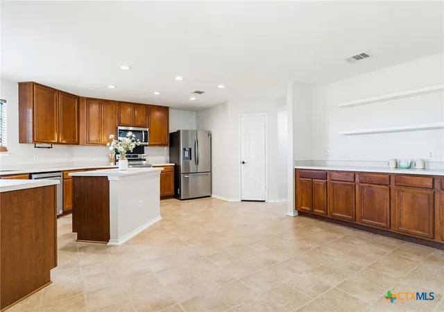 Photo 1 of Sale Pending at 305 Harvest Meadow Ln, Temple, TX 76502 | MLS# 613692 | Listing updated on 2026-10-05