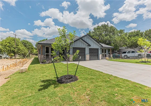 Photo 3 of Multi family home for sale at 423 E Beeline Ln, Harker Heights, TX 76548 | MLS# 614170 | Listing updated on 2026-09-02