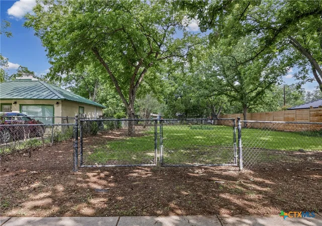Photo 2 of Land for sale at 943 Field St, San Marcos, TX 78666 | MLS# 614948 | Listing updated on 2026-08-19
