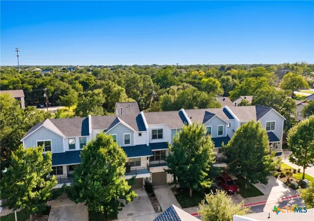 Listing Photo 2 - Condo for sale in building located at 208 Birch Oak Ln, Georgetown, TX 78628