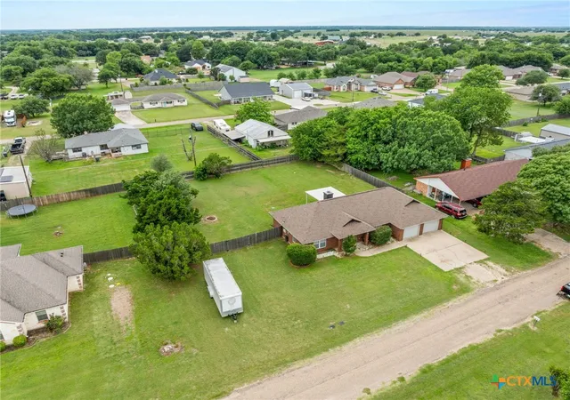 Photo 3 of Single family home for sale at 381 Norwood Dr, Woodway, TX 76712 | MLS# 615115 | Listing updated on 2026-09-30