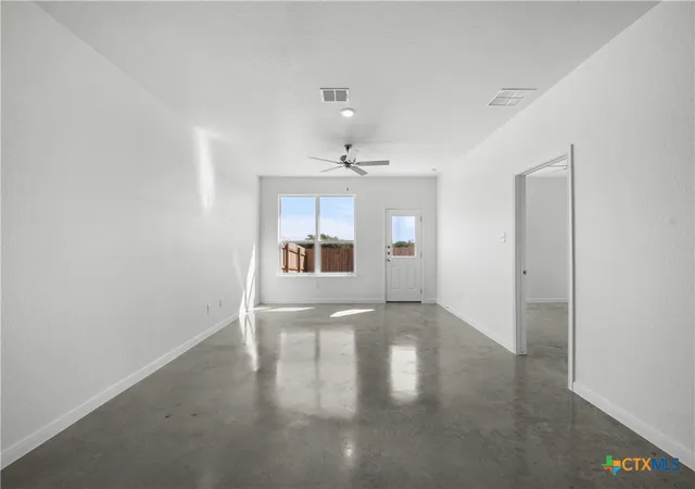 Listing Photo 2 - Condo for sale in building located at 639 Pacific Crest Trl, Copperas Cove, TX 76522