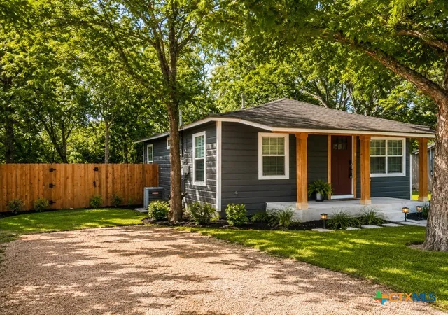 Photo 3 of Single family home for sale at 517 W Martin Luther King Dr, San Marcos, TX 78666 | MLS# 615223 | Listing updated on 2026-07-10