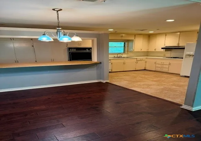 Photo 2 of Sale Pending at 208 Bowie St, Port Lavaca, TX 77979 | MLS# 613773 | Listing updated on 2026-08-20
