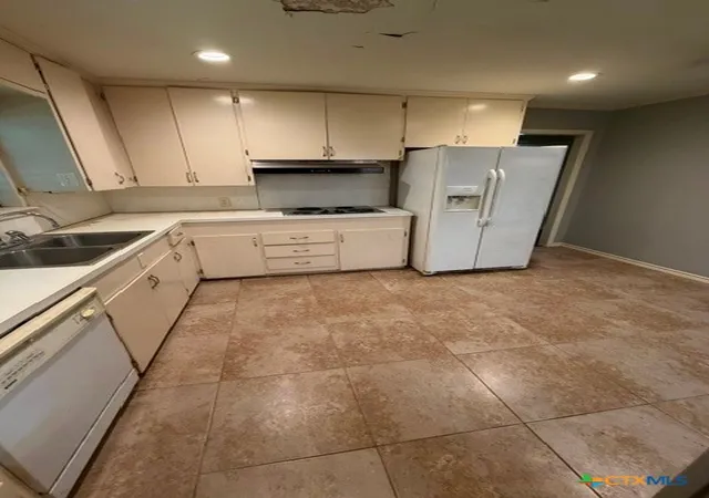 Photo 3 of Sale Pending at 208 Bowie St, Port Lavaca, TX 77979 | MLS# 613773 | Listing updated on 2026-08-20