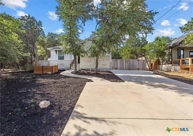 Photo 2 of Single family home for sale at 1463 Bonnyview Dr, Canyon Lake, TX 78133 | MLS# 615737 | Listing updated on 2026-08-30