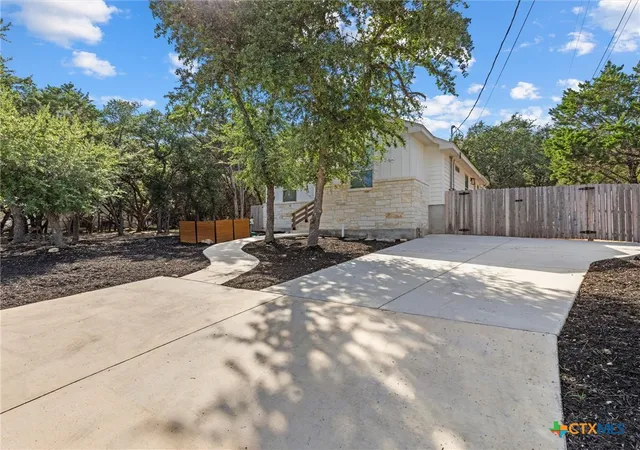 Photo 2 of Single family home for sale at 1463 Bonnyview Dr, Canyon Lake, TX 78133 | MLS# 615737 | Listing updated on 2026-08-30