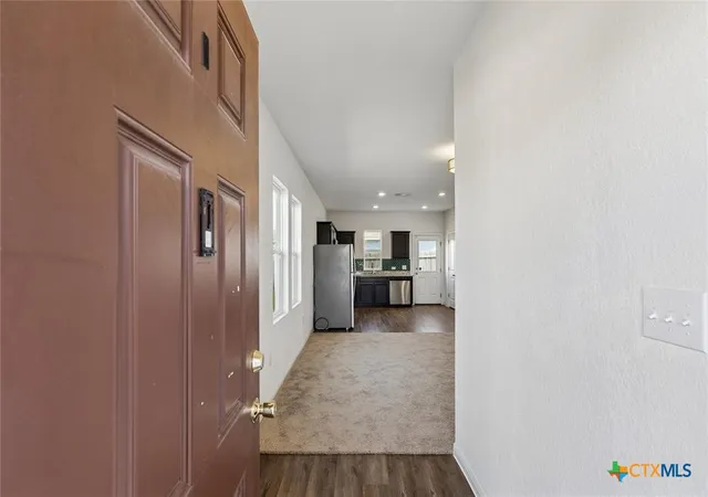 Listing Photo 3 - Condo for sale in building located at 124 NE Peony Ln, Jarrell, TX 76537