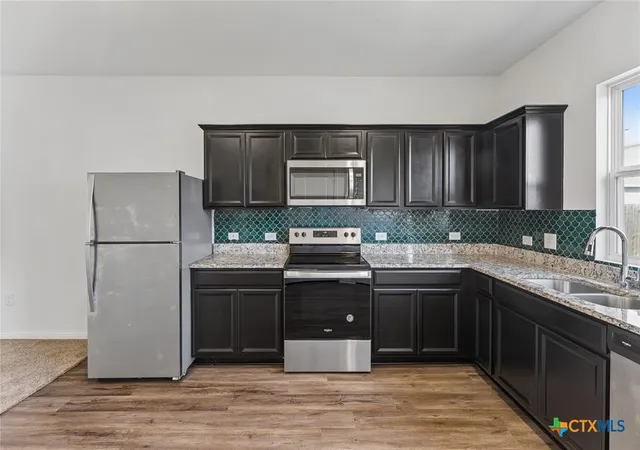 Listing Photo 5 - Condo for sale in building located at 124 NE Peony Ln, Jarrell, TX 76537